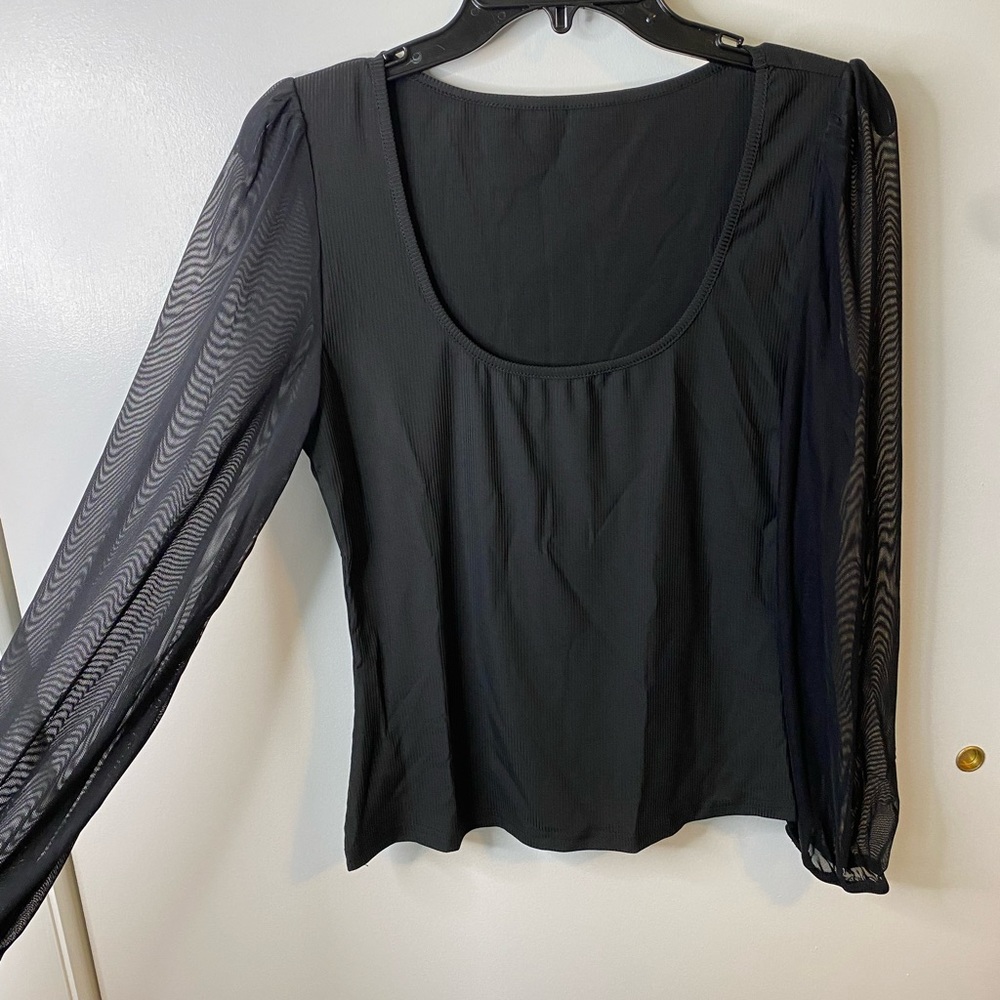 Fitted black shirt